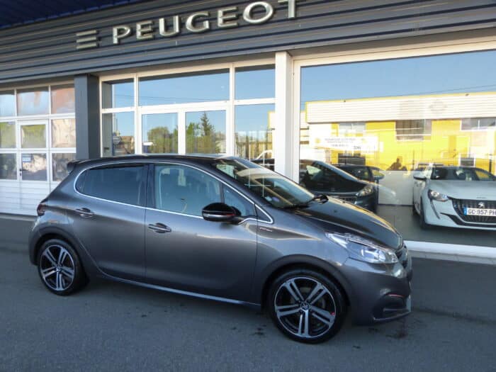 Peugeot 208 1.2 pure tech 110 cv gt line