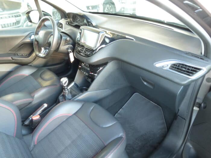 Peugeot 208 1.2 pure tech 110 cv gt line – Image 4