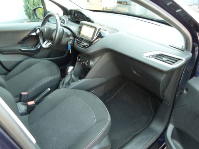Peugeot 208 1.2 pure tech 82 cv style – Image 3