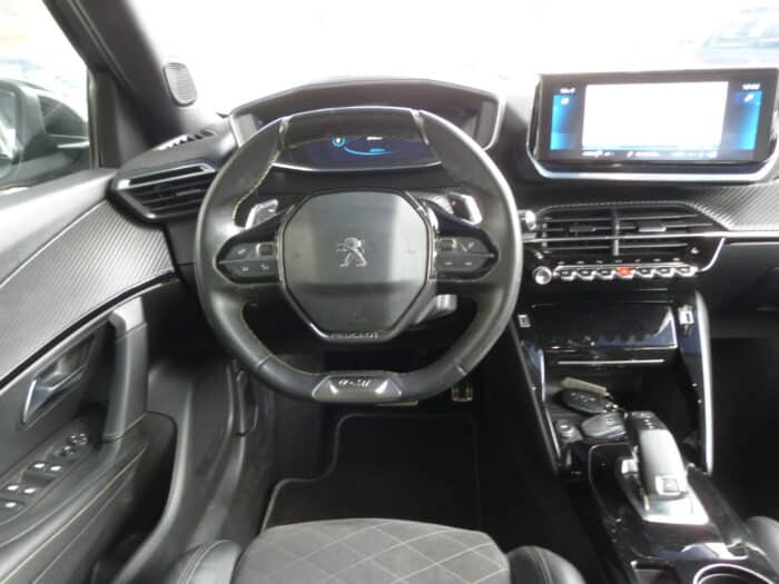 Peugeot 2008 1.2 pure tech 155 gt pack eat8 – Image 3