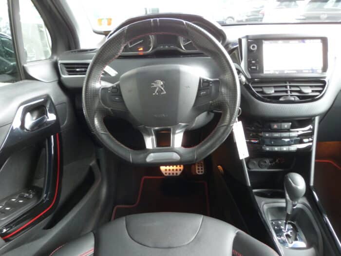 Peugeot 2008 1.2 pure tech 110 gt line eat6 – Image 3