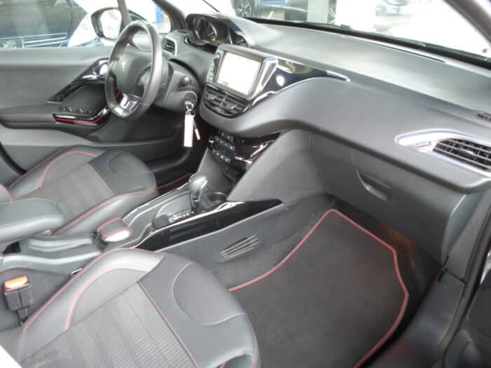 Peugeot 2008 1.2 pure tech 110 gt line eat6 – Image 4