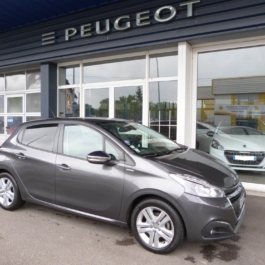 Peugeot 208 1.2 pure tech 82 cv style